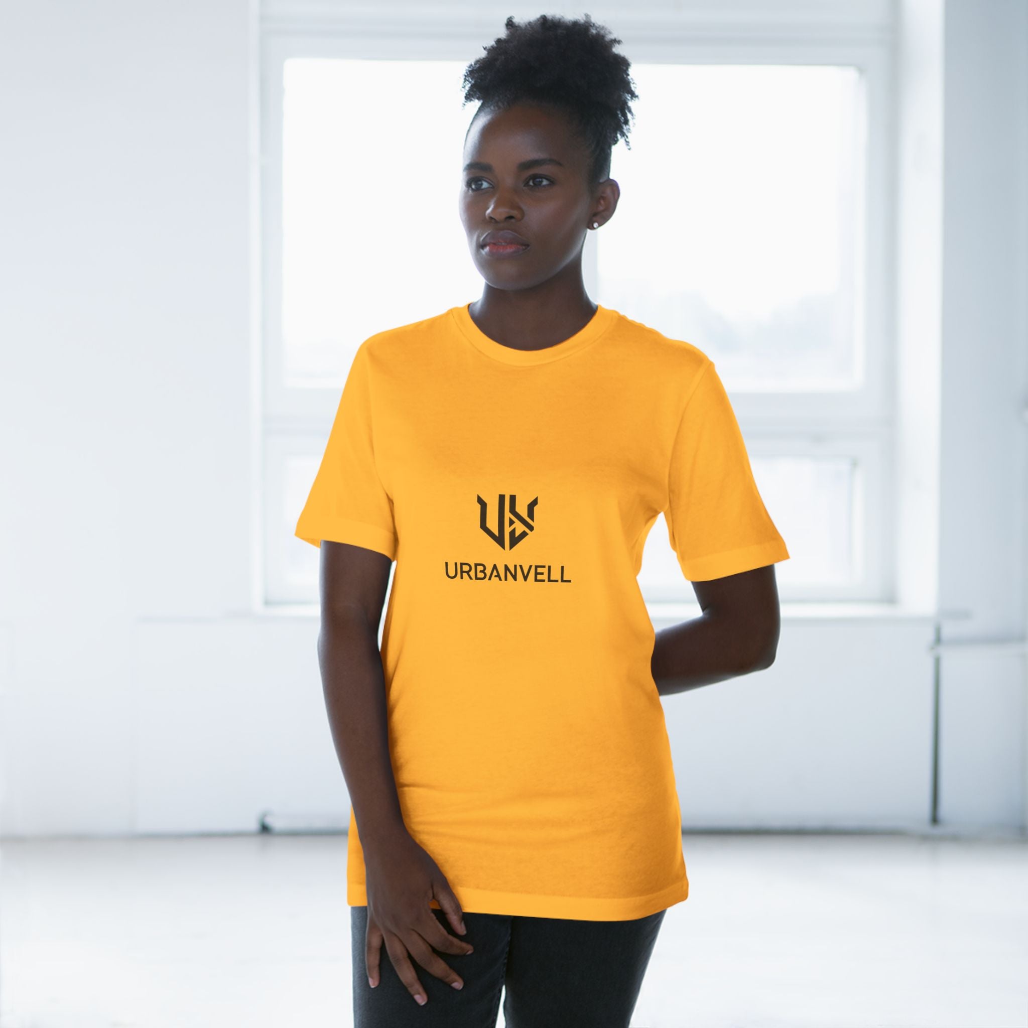 T-Shirt  — Minimal URBANVELL Medium Centered Logo Tee